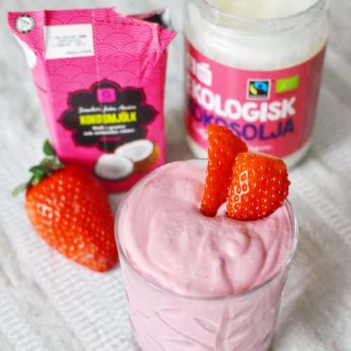Vegan raspberry smoothie