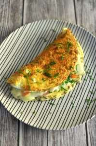 Ostpanerad Omelett - LCHF Frukost Recept - Ketolibrary.com