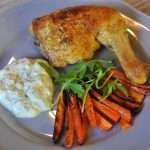Ugnsbakad kycklingklubba med morotspommes och tzatziki LCHF recept